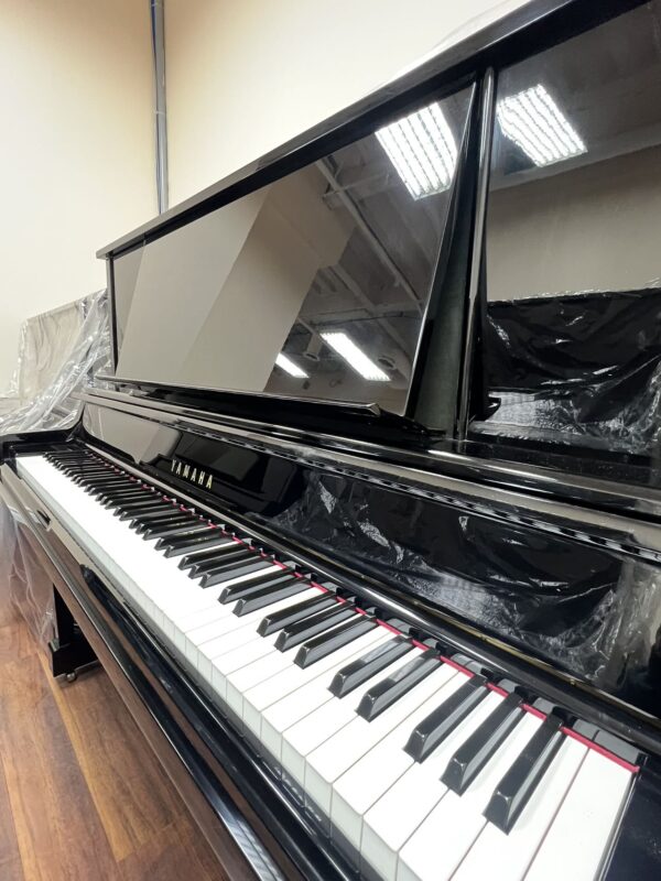 1992 YAMAHA UPRIGHT PIANO UX30A - Image 3