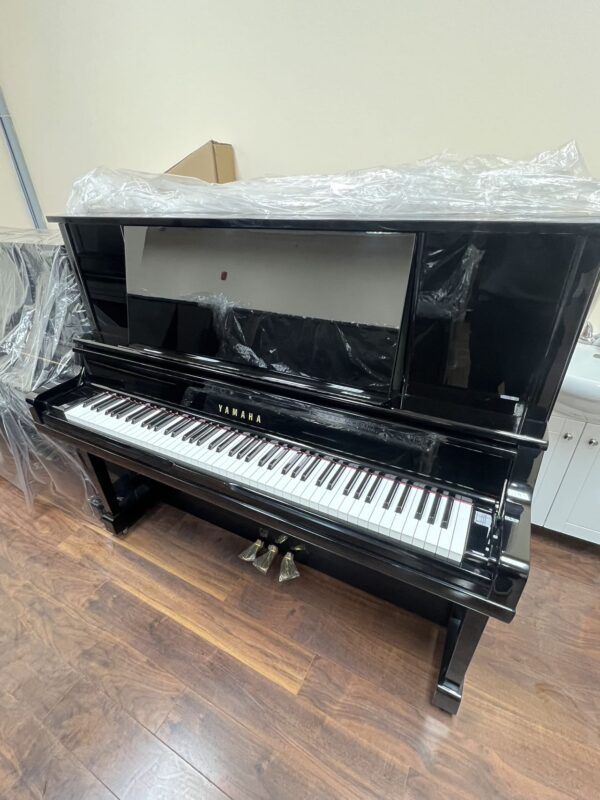 1992 YAMAHA UPRIGHT PIANO UX30A
